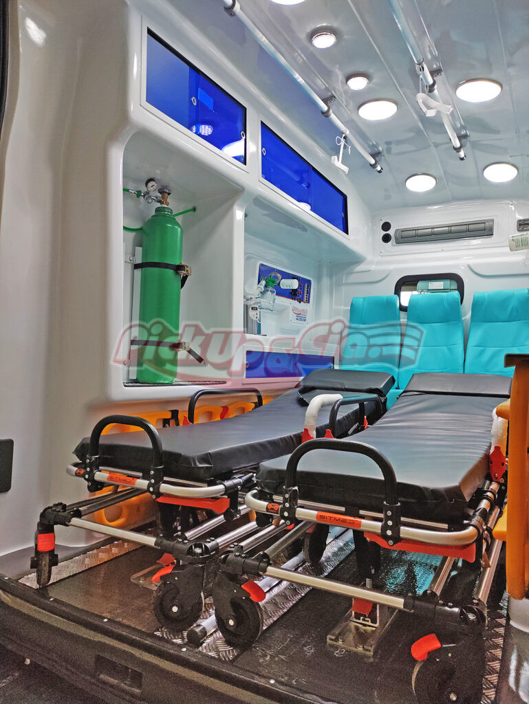 transformação ambulancia ford transit UTI com 2 macas.